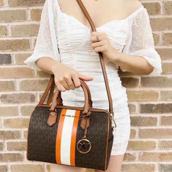 Michael Kors Handbags - 🌟SALE🌟 NWT Michael Kors Satchel & Crossbody